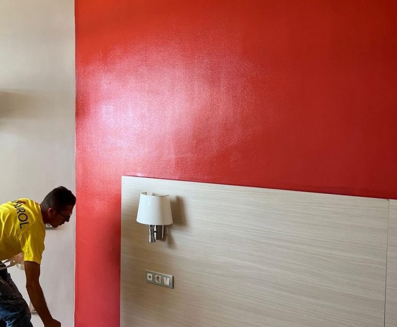 Trabajos de pintura en interiores en el Hotel Troya, (TENERIFE SUR)